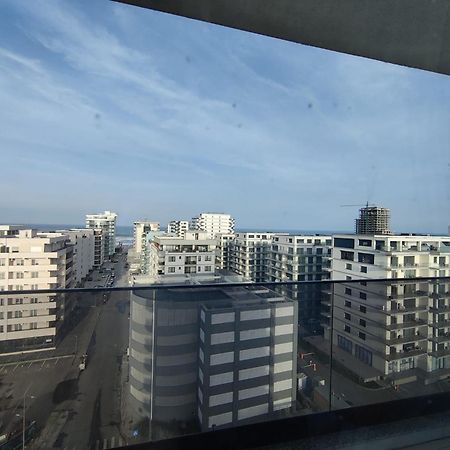 Koya Tower By The Lake Apartments Mamaia Buitenkant foto