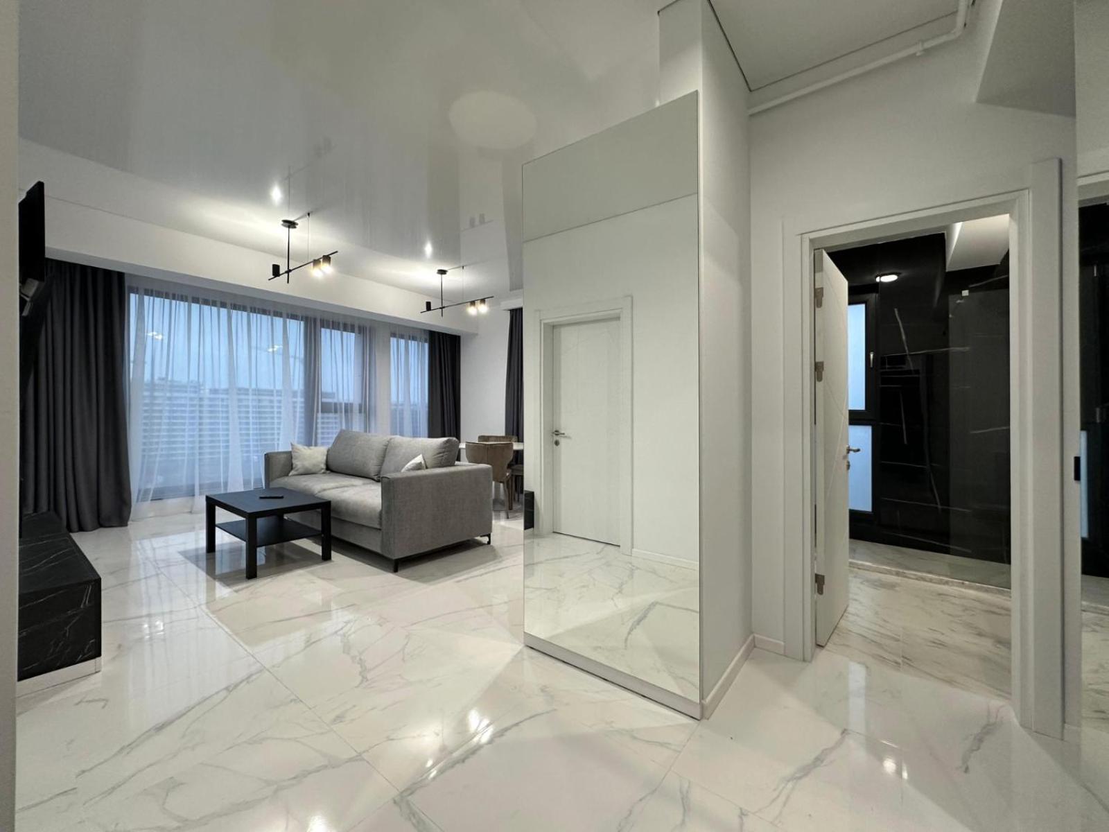 Koya Tower By The Lake Apartments Mamaia Buitenkant foto