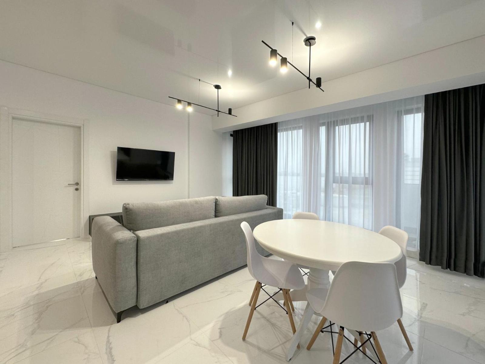 Koya Tower By The Lake Apartments Mamaia Buitenkant foto