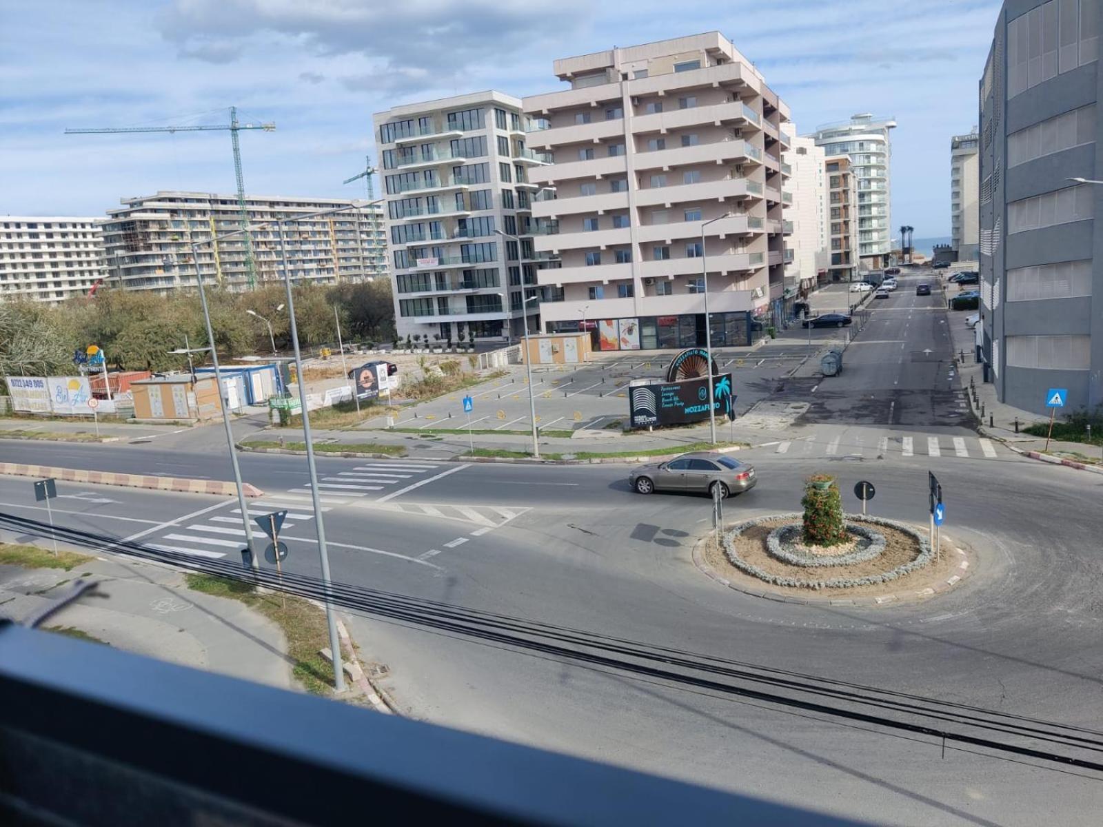 Koya Tower By The Lake Apartments Mamaia Buitenkant foto