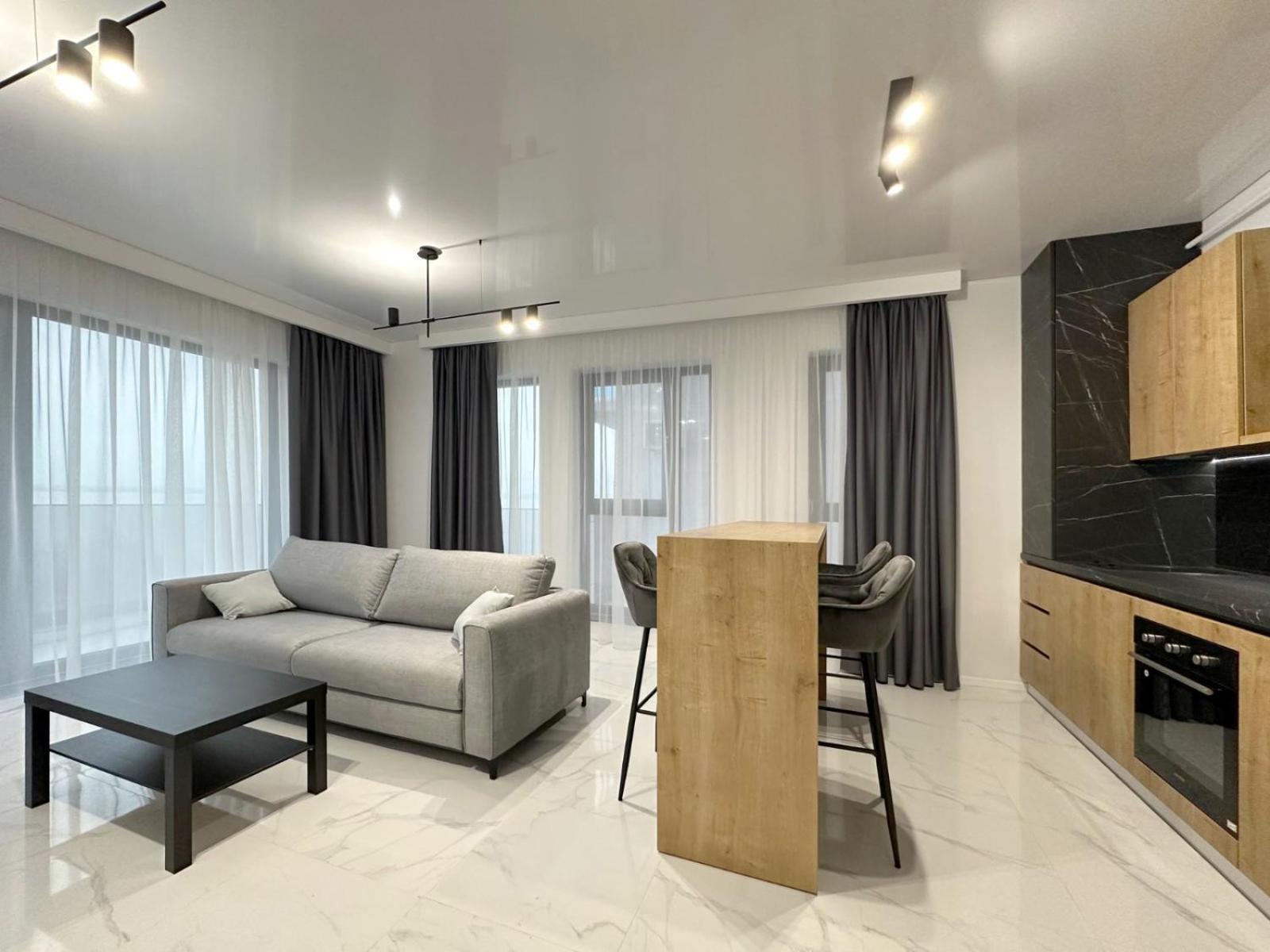Koya Tower By The Lake Apartments Mamaia Buitenkant foto