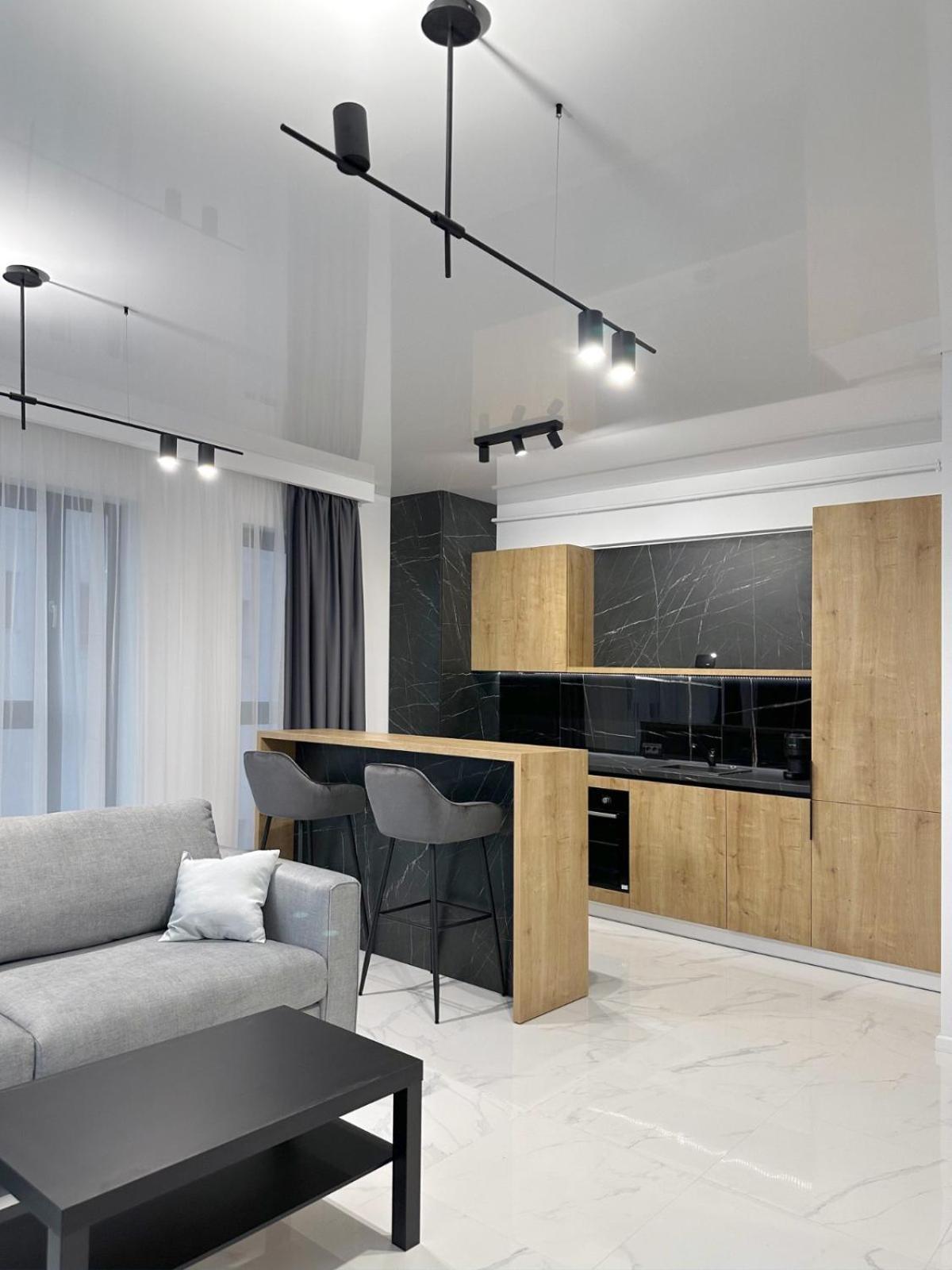 Koya Tower By The Lake Apartments Mamaia Buitenkant foto