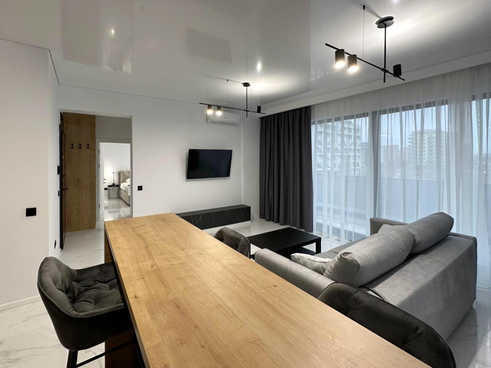 Koya Tower By The Lake Apartments Mamaia Buitenkant foto